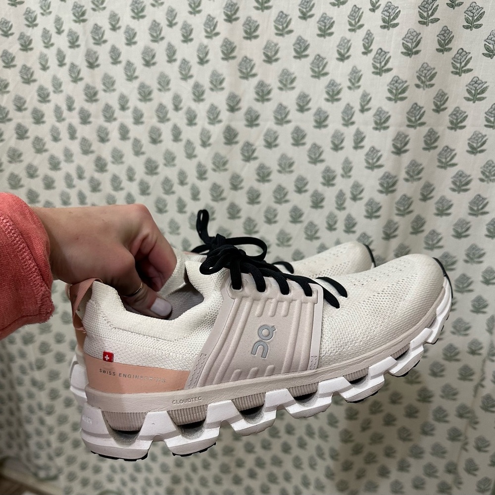 On Running Beige Sneakers